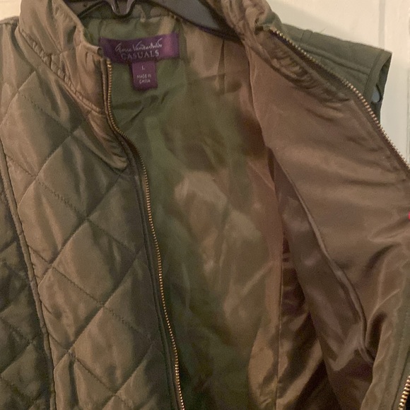 NWT army green vest - Picture 5 of 5